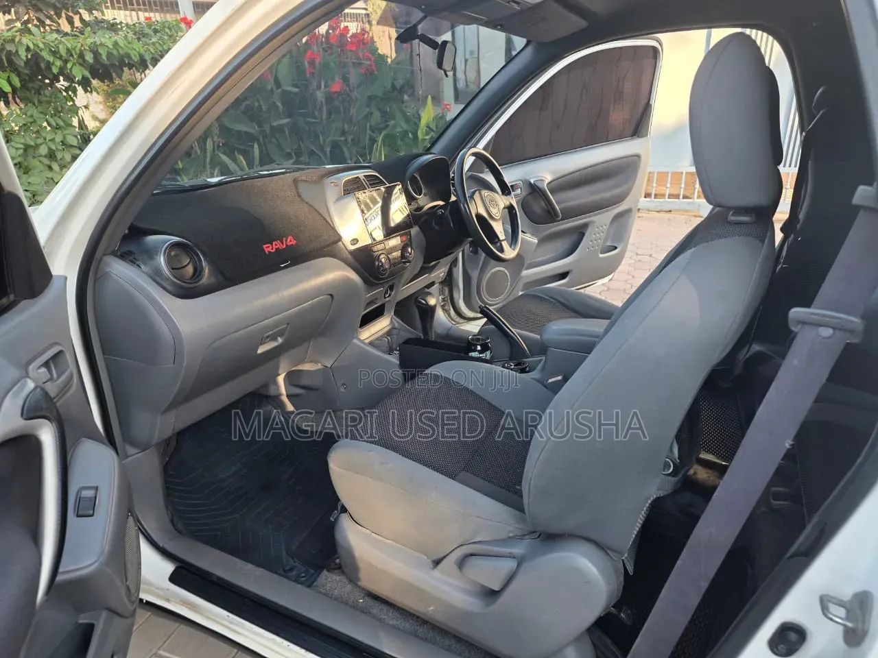 Toyota RAV4 Automatic 2003 White