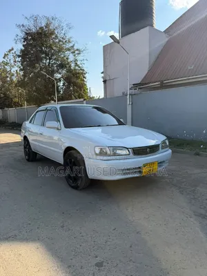 Toyota Corolla 2000 White