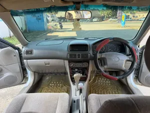 Toyota Corolla 2000 White