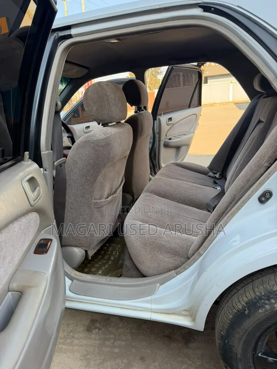 Toyota Corolla 2000 White