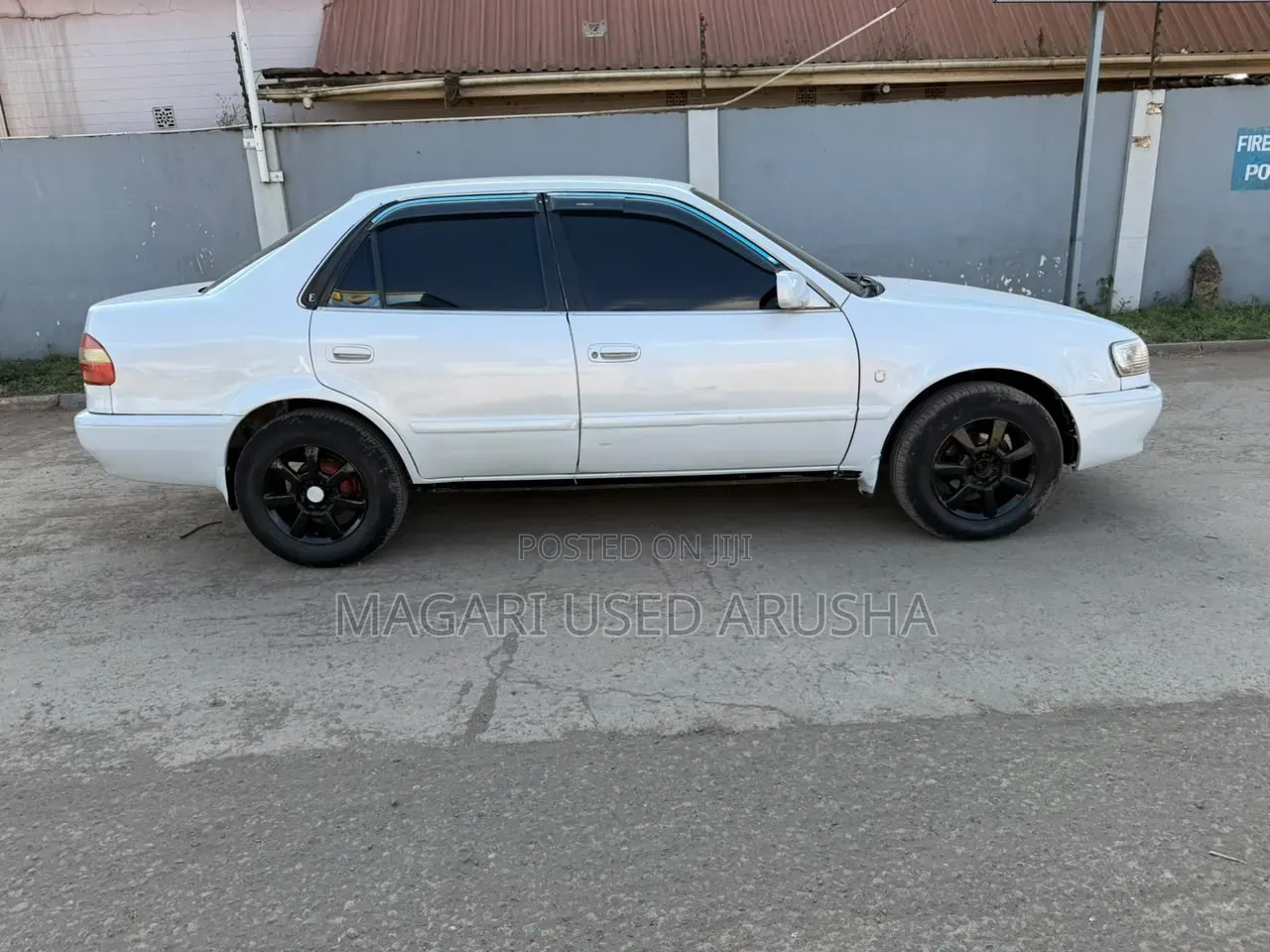 Toyota Corolla 2000 White