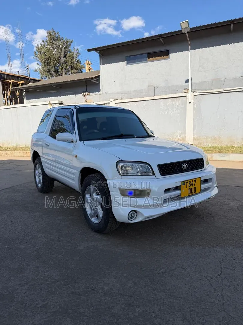 Toyota RAV4 1999 White