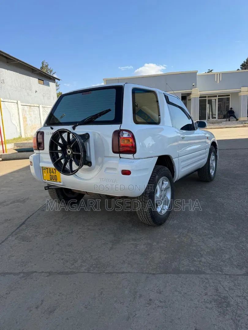 Toyota RAV4 1999 White