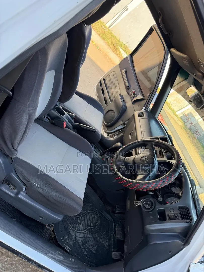 Toyota RAV4 1999 White