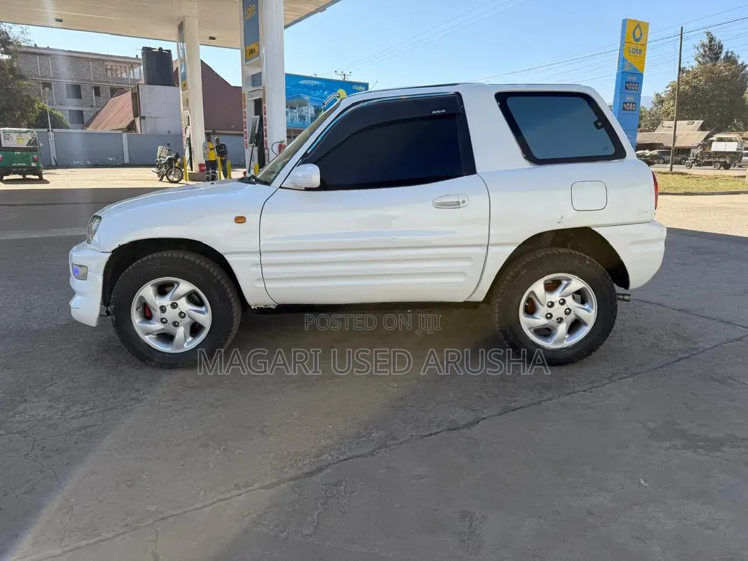 Toyota RAV4 1999 White