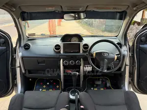 Toyota IST 2004 Gold
