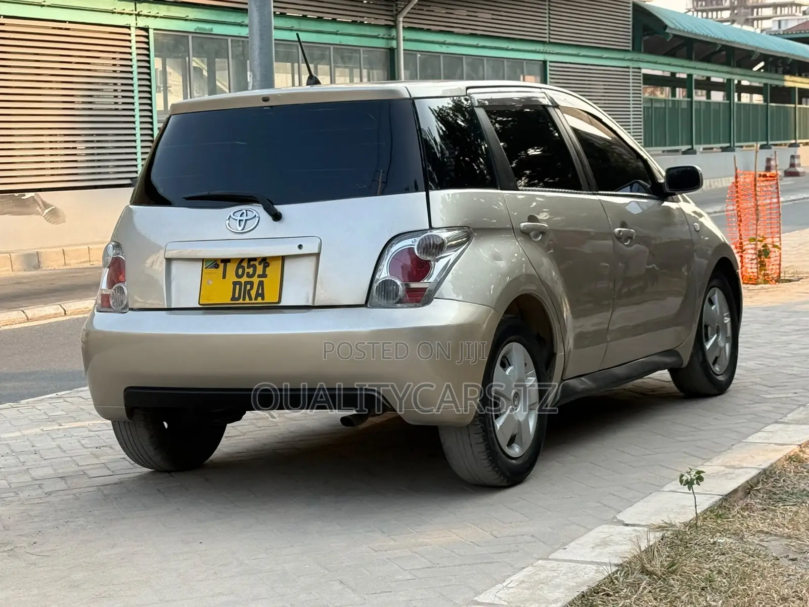 Toyota IST 2004 Gold