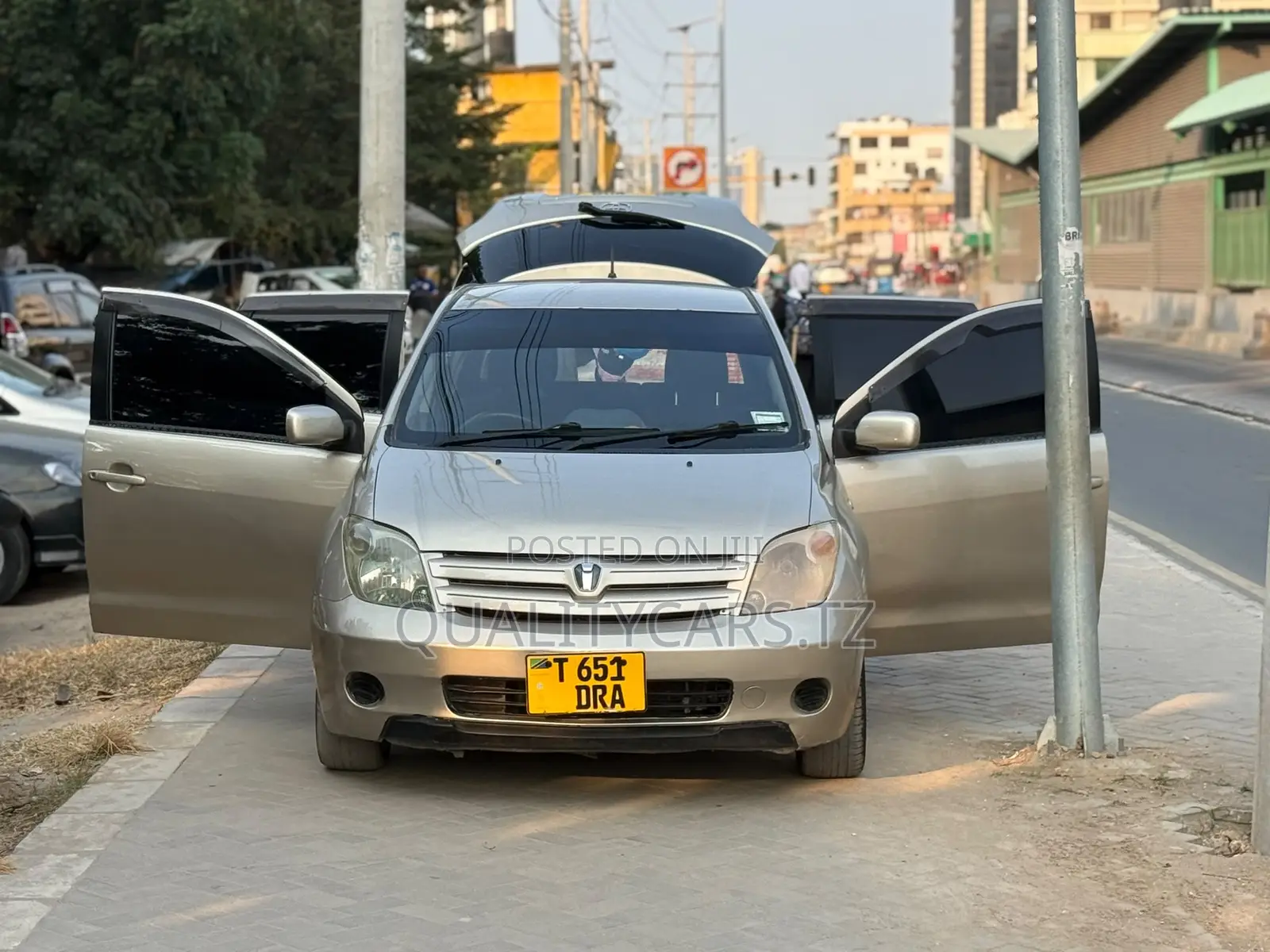 Toyota IST 2004 Gold