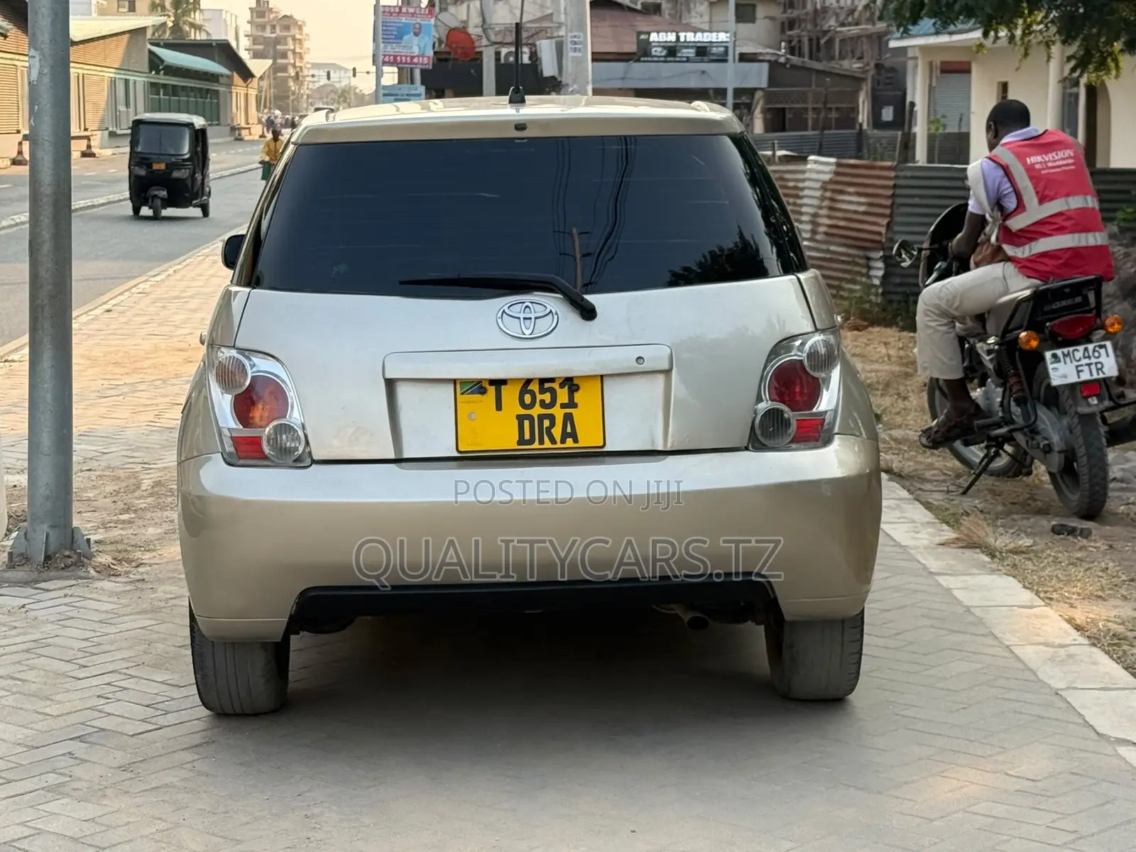 Toyota IST 2004 Gold