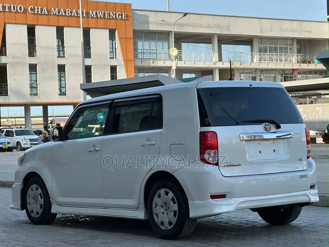 Toyota Corolla Rumion 2008 White