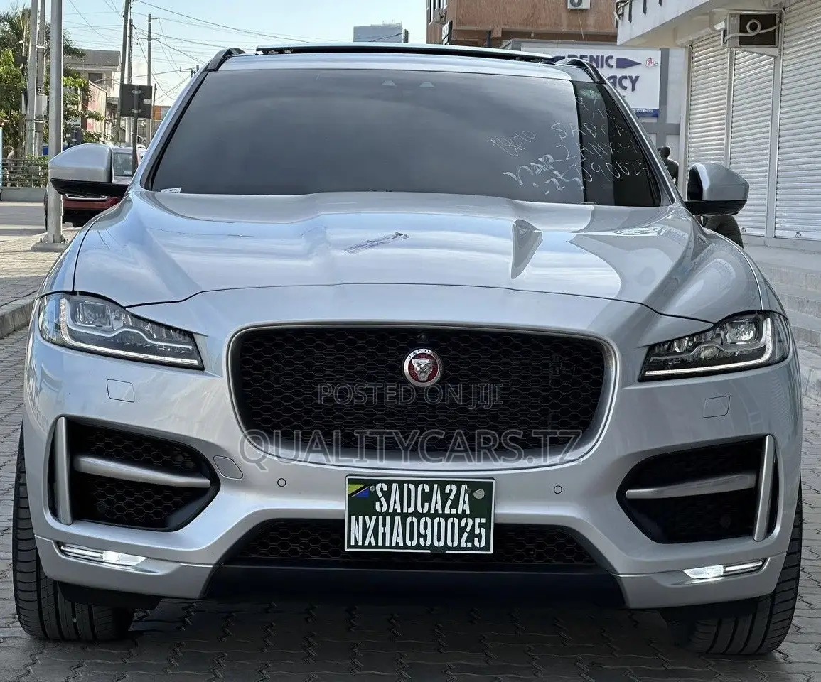 Jaguar F-Pace 2017 Silver