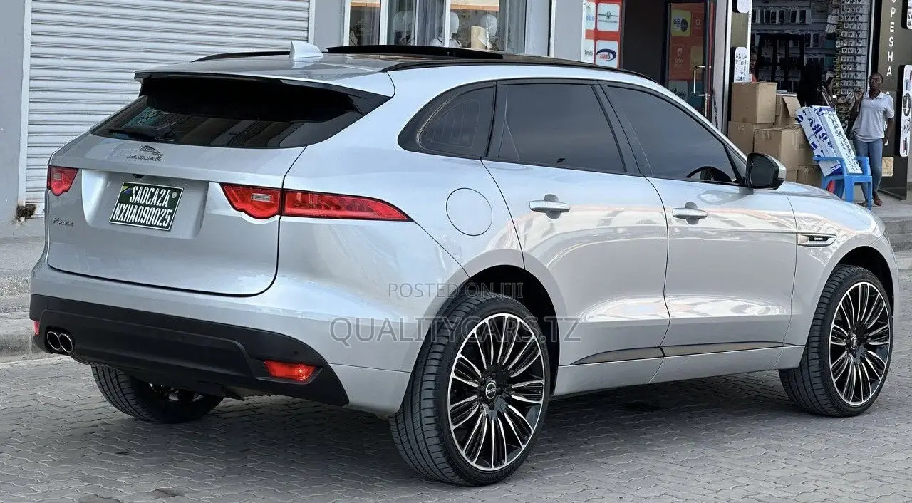 Jaguar F-Pace 2017 Silver
