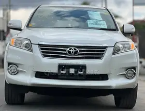 Toyota Vanguard 2011 White
