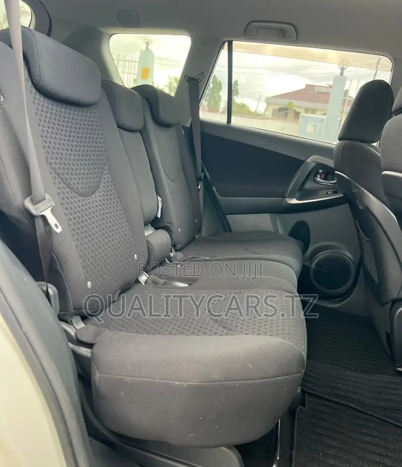 Toyota Vanguard 2011 White
