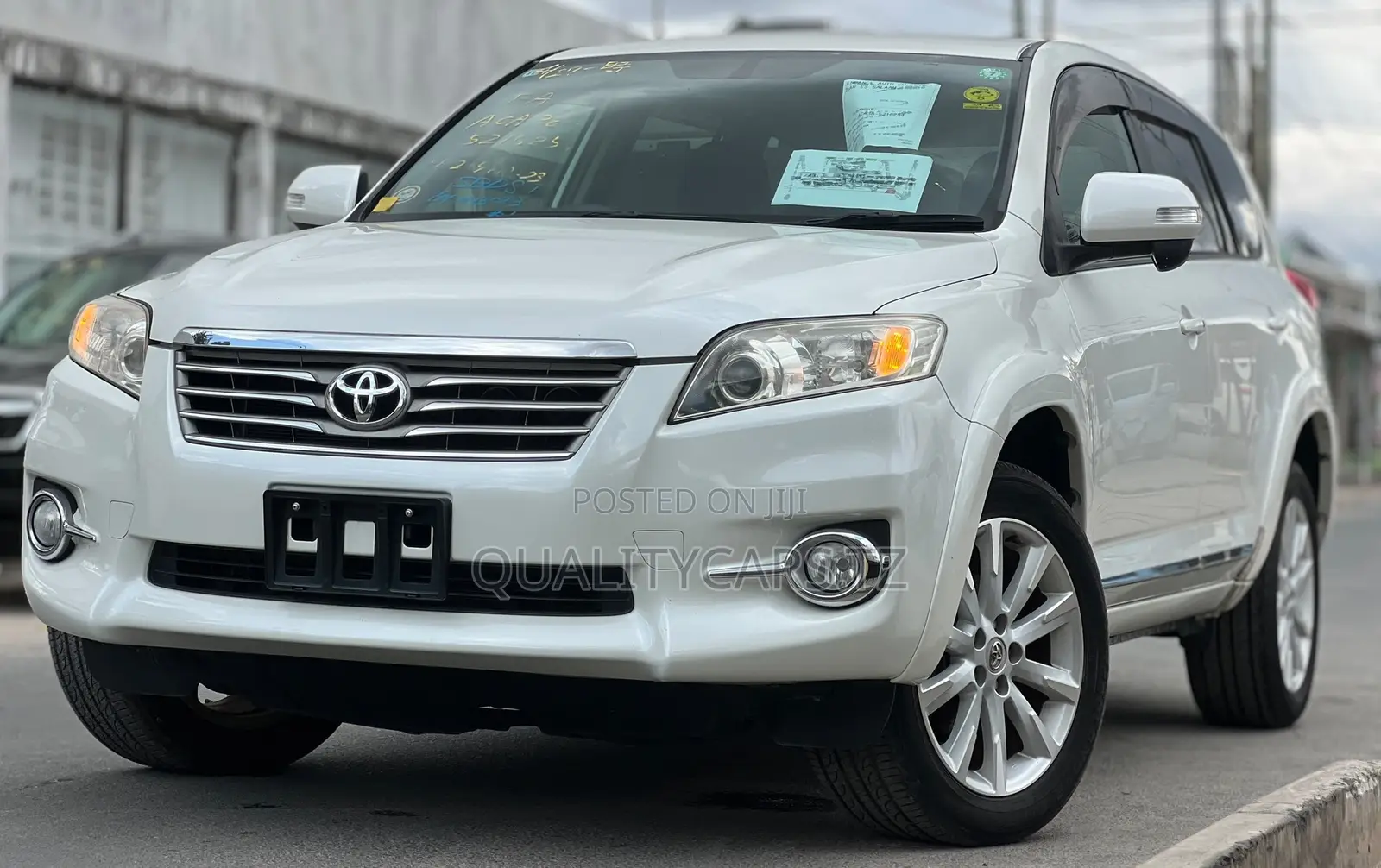 Toyota Vanguard 2011 White