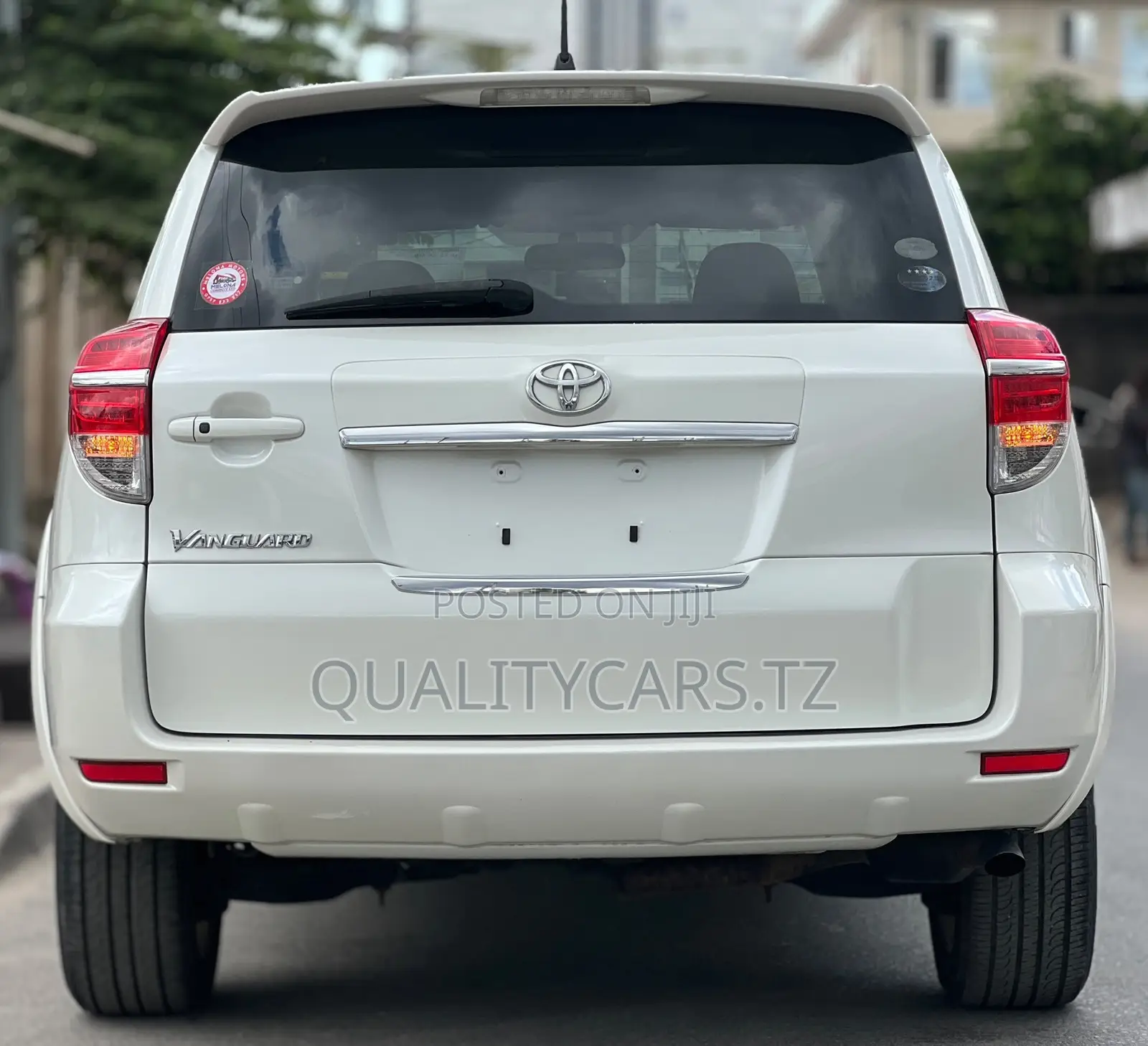 Toyota Vanguard 2011 White