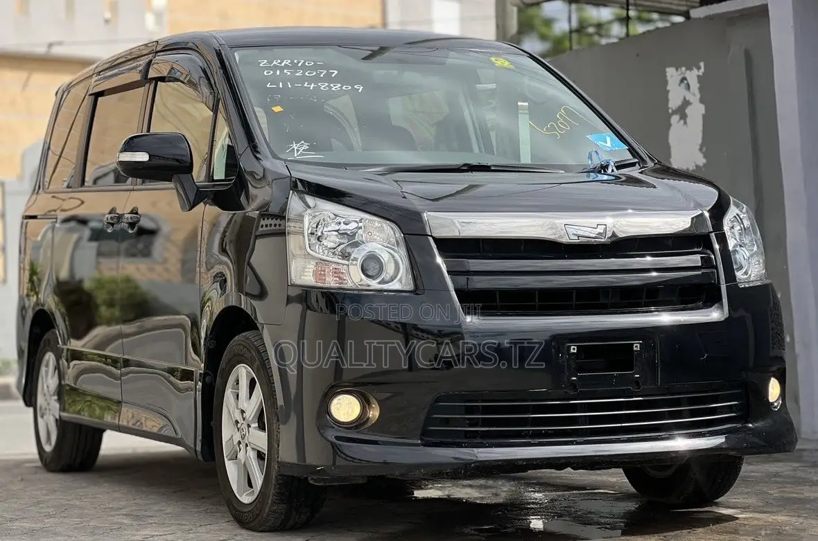 Toyota Noah 2.0 143hp AWD (7 Seater) 2008 Black