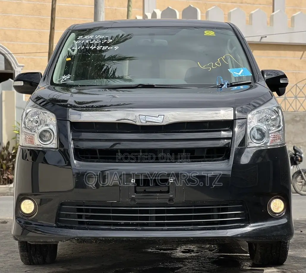 Toyota Noah 2.0 143hp AWD (7 Seater) 2008 Black