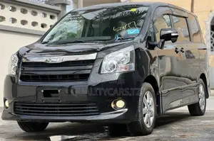 Toyota Noah 2.0 143hp AWD (7 Seater) 2008 Black