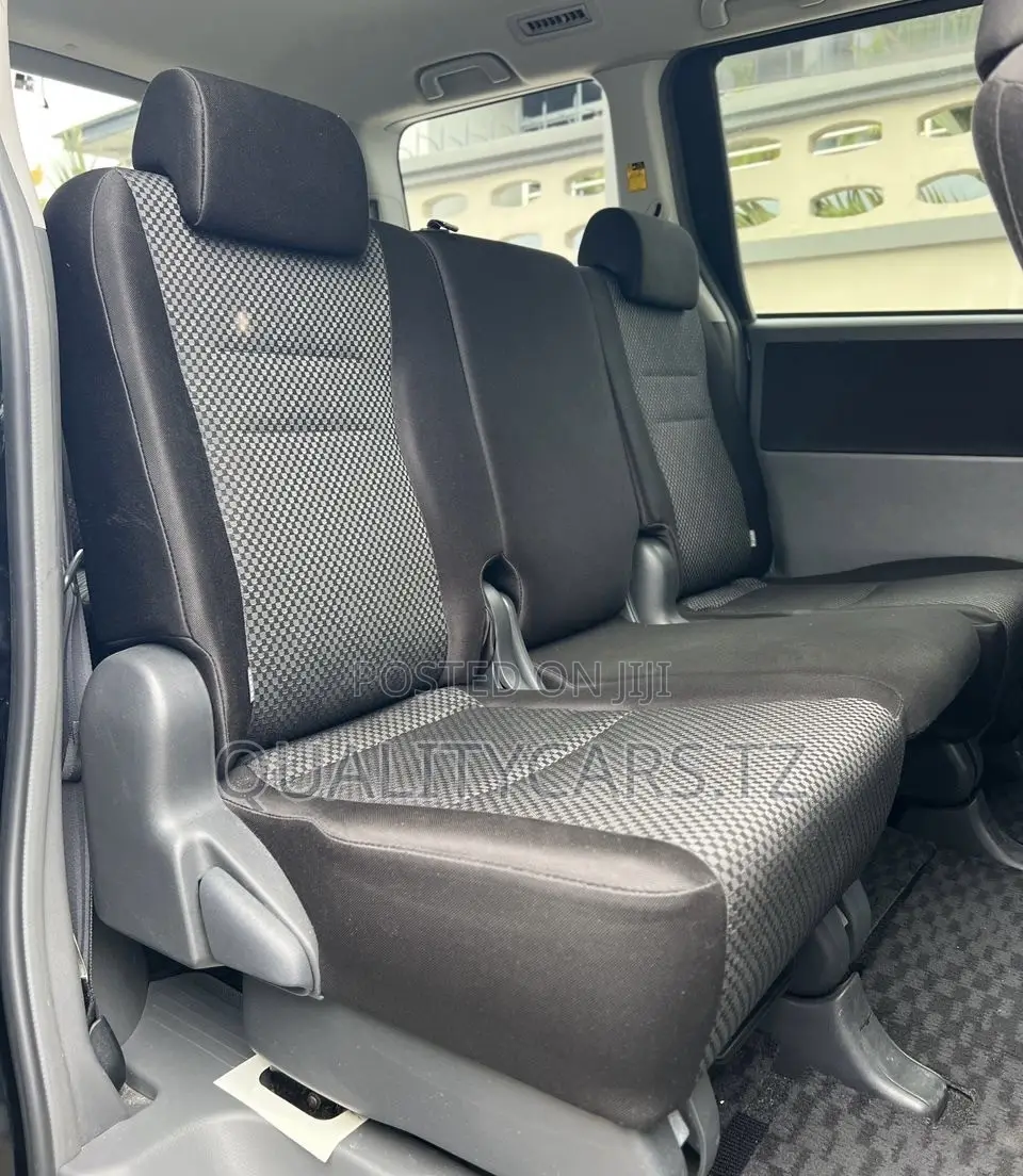 Toyota Noah 2.0 143hp AWD (7 Seater) 2008 Black