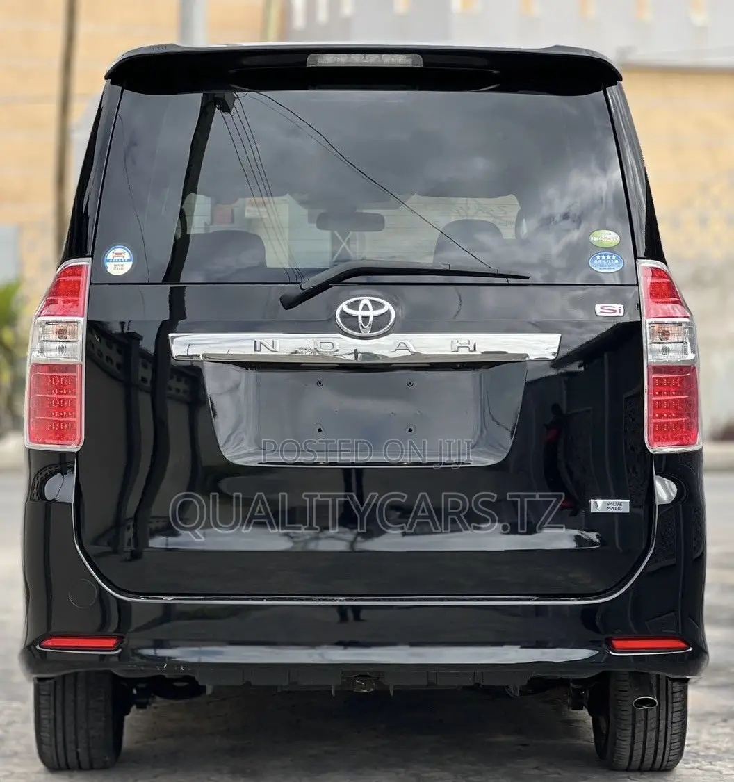 Toyota Noah 2.0 143hp AWD (7 Seater) 2008 Black