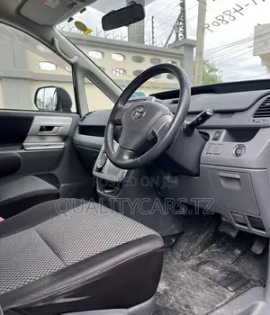Toyota Noah 2.0 143hp AWD (7 Seater) 2008 Black