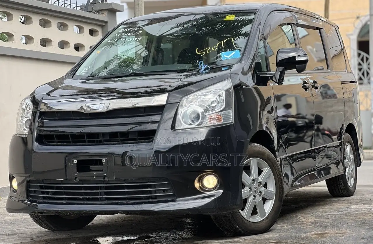 Toyota Noah 2.0 143hp AWD (7 Seater) 2008 Black