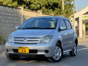 Toyota IST 2004 Silver