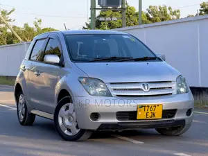 Toyota IST 2004 Silver