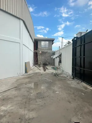 Godown Where House for Rent at Airport