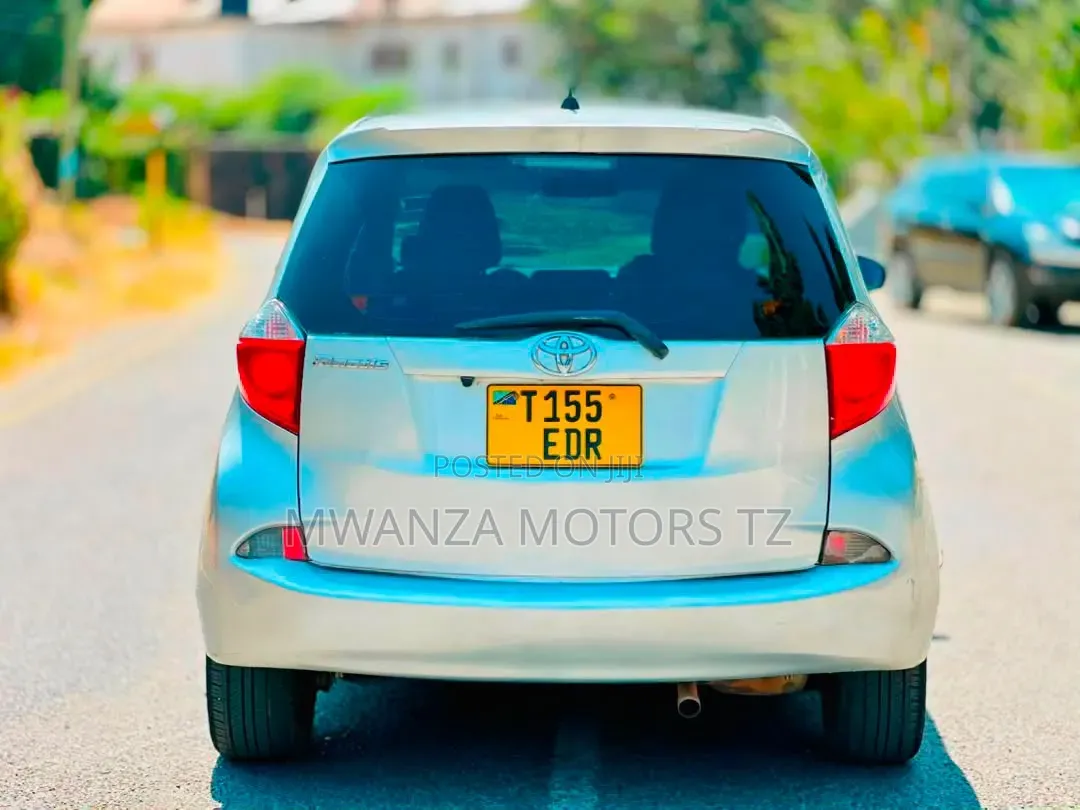 Toyota Ractis 2009 Silver