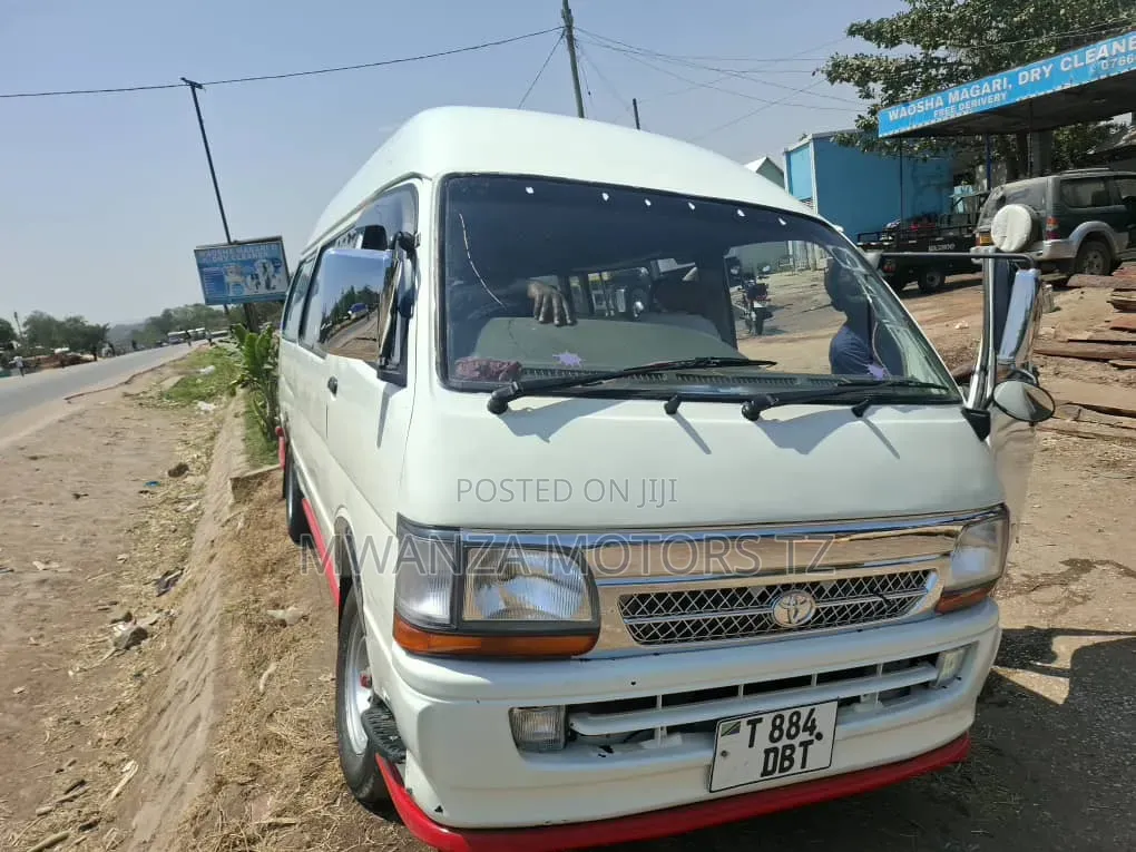Toyota HiAce 2000 White