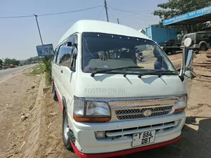 Toyota HiAce 2000 White