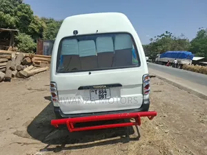 Toyota HiAce 2000 White
