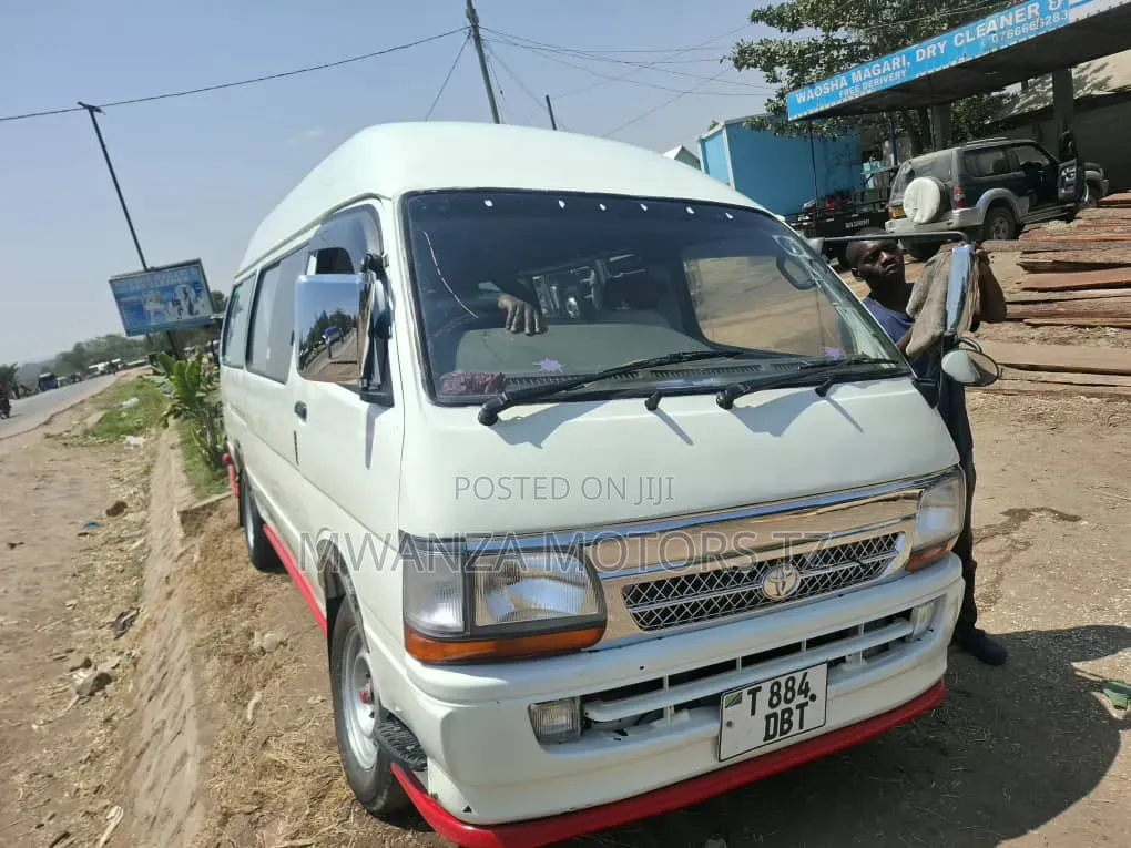 Toyota HiAce 2000 White