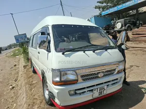 Toyota HiAce 2000 White