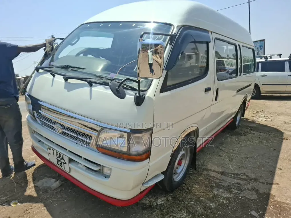 Toyota HiAce 2000 White