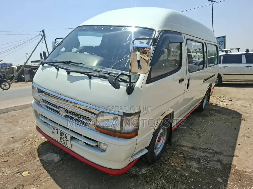Toyota HiAce 2000 White