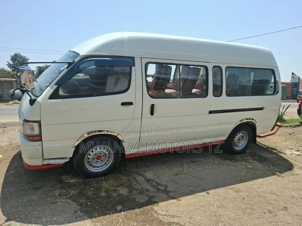 Toyota HiAce 2000 White