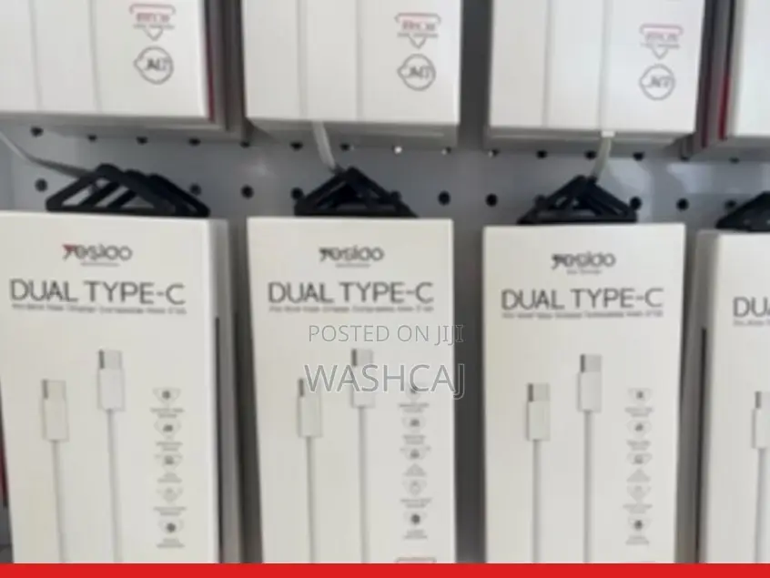 A Dual Type C Charger Compatible With 27W