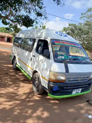 Toyota HiAce 2002