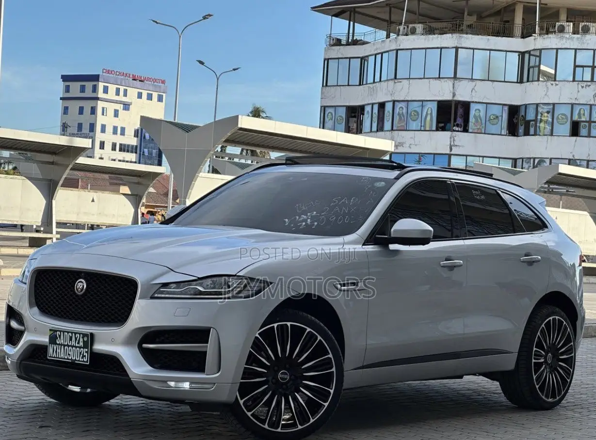 Jaguar F-Pace 2017 Silver