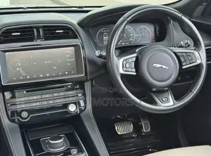 Jaguar F-Pace 2017 Silver
