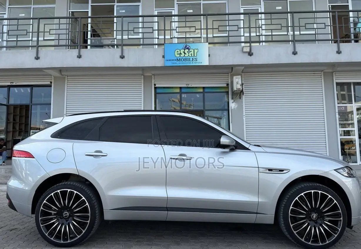 Jaguar F-Pace 2017 Silver