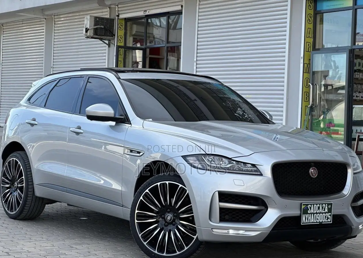 Jaguar F-Pace 2017 Silver