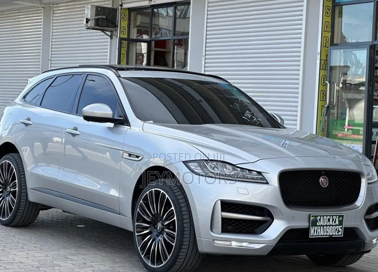 Jaguar F-Pace 2017 Silver