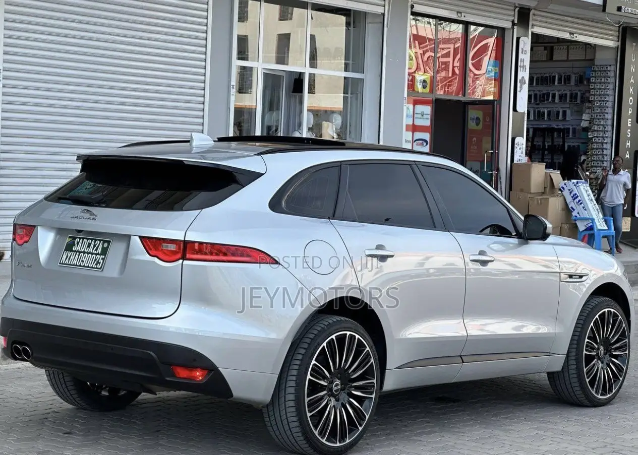 Jaguar F-Pace 2017 Silver