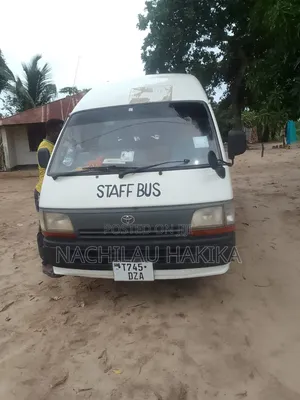 Toyota HiAce 2001 White