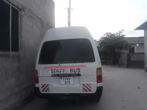 Toyota HiAce 2001 White