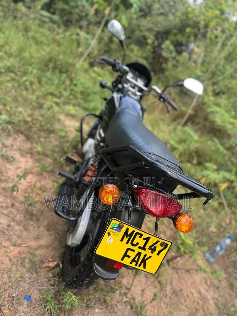 Bajaj Boxer 125 2025